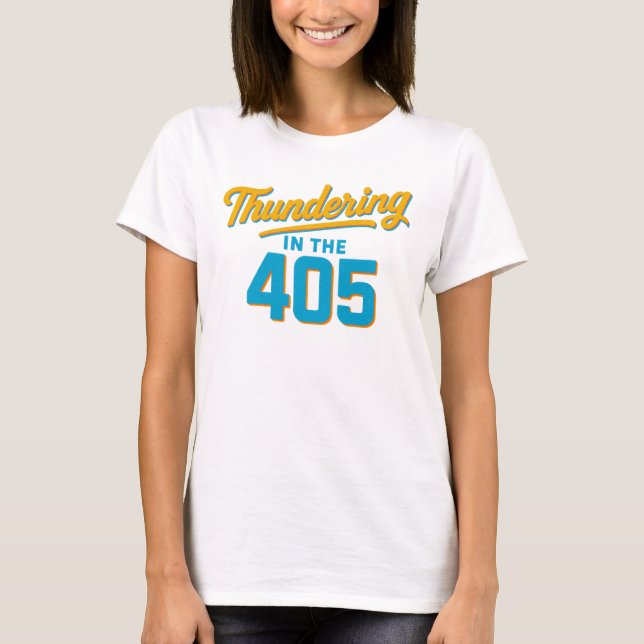 Fira Oklahomas basketbal med hög och låg vikt T Shirt (Framsida)