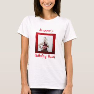 Firande för party för fotofödelsedag rött tee shirt