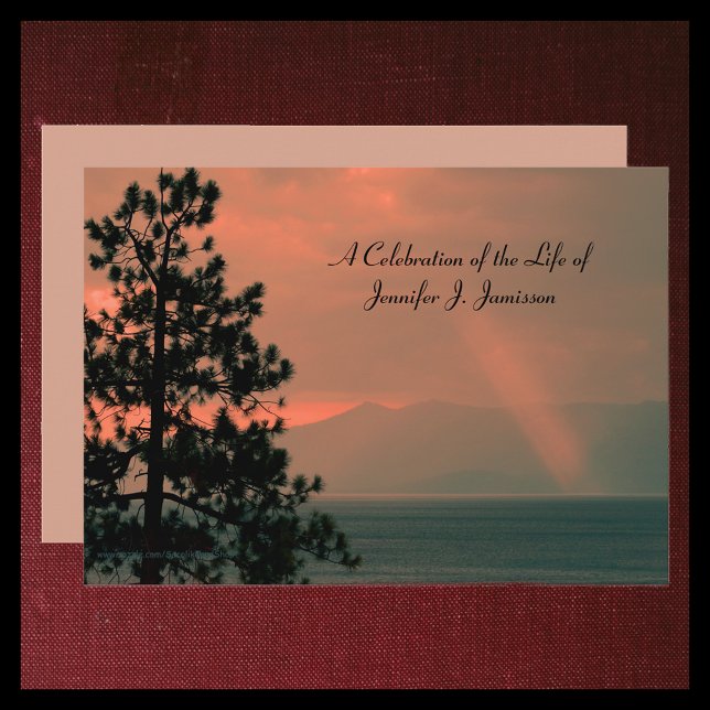 Firande i Life Memorial Light Beam på Sjö Inbjudningar (Skapare uppladdad)