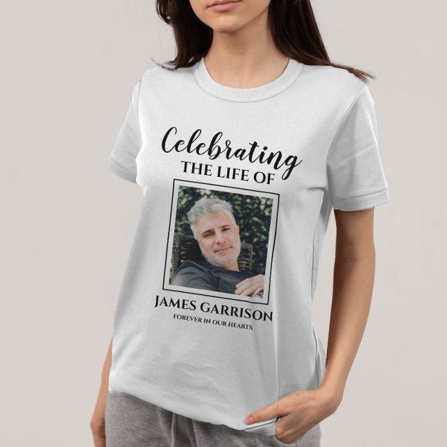 Firande i livet med foto Memorial T Shirt (Skapare uppladdad)