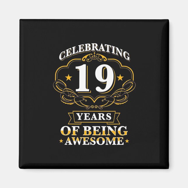 Firar 19 år av att vara fantastisk magnet (Framsidan)