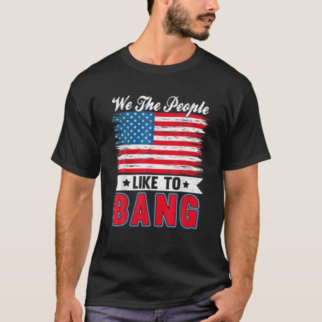 Firar 4:e juli - Lustigt fyrverkerier - jag är bar T Shirt (Framsida)