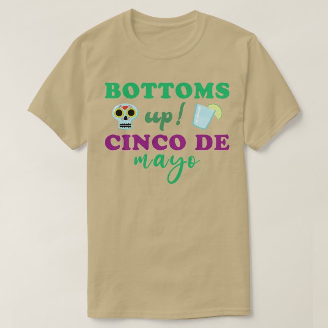 Firar Cinco de Mayo med Grund uppåt på dricksspeci T Shirt (Design framsida)