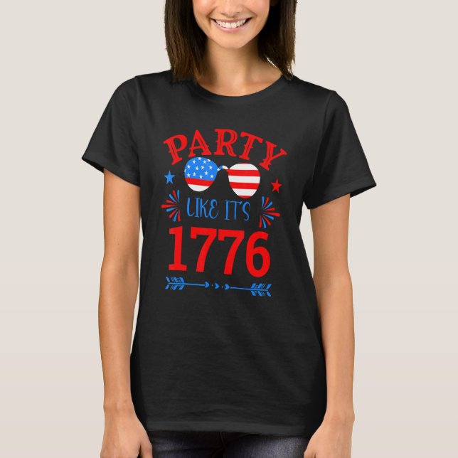 Firar den 4 juli och 1776 Independence day Roligt  T Shirt (Framsida)