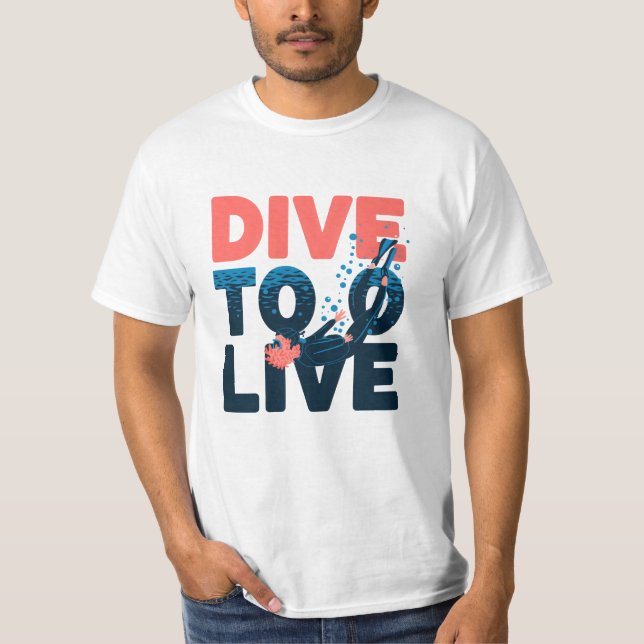 Firar djupen med dykande grafik t shirt (Framsida)