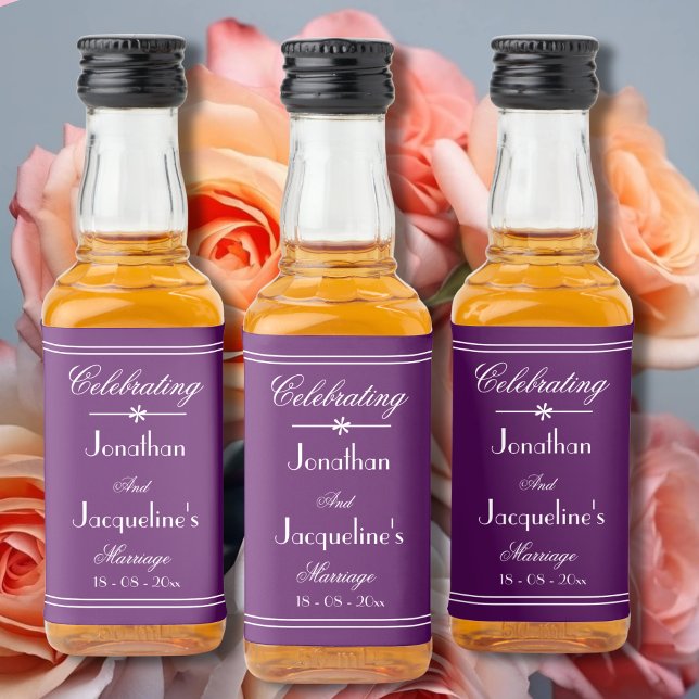 Firar Giftermål Chic  Script Lila White Mini Spritflaskor Etikett (Celebrating Marriage - Personalized Chic Script Purple White Mini Liquor Bottle Labels)
