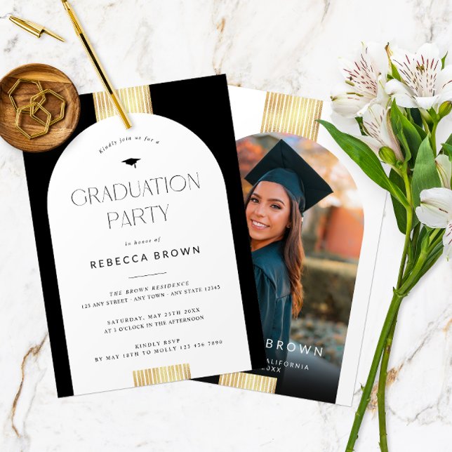Firar i Black & Guld: Modern Photo Studenten Inbjudningar (Front and Back of a modern arch photo graduation party invitation in black, white and gold.)