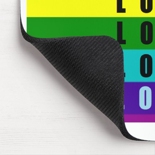 Firar kärlek, pride och äkthet musmatta (Hörn)