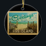 Fire Island Beach Vintage resor Julgransprydnad Keramik<br><div class="desc">I den här vintagen Hälsning från Fire Island finns en sandstrand med vackra turkoshavet vatten och över havet,  ett blå himmel med giftiga vita moln. I vintage resor stil.</div>