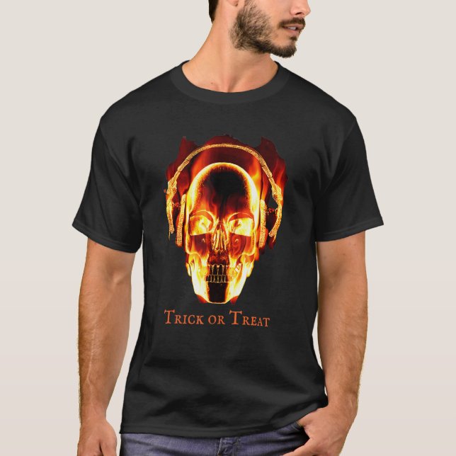 Fire Skeleton Headphones Halloween Costume T Shirt (Framsida)
