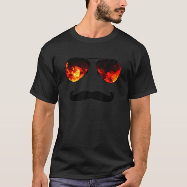 Fire Sunglasses Mustache Grillmeister Grill Desi T Shirt (Framsida)
