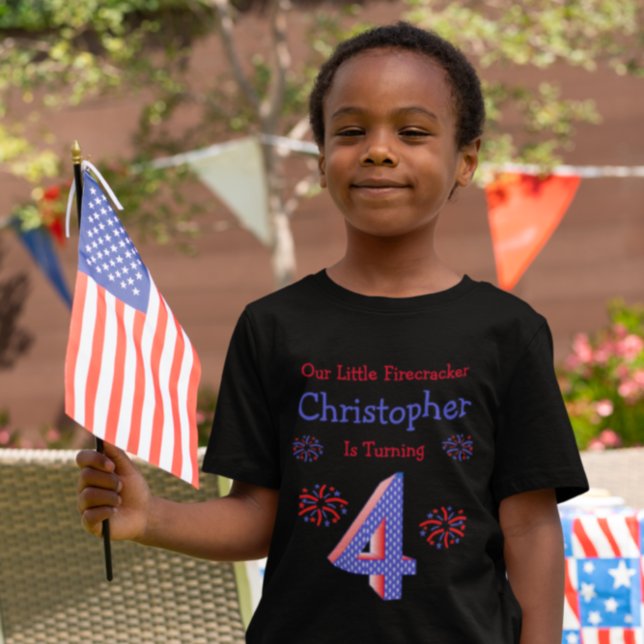 Firecracker 4e födelsedagen T-Shirt (Skapare uppladdad)