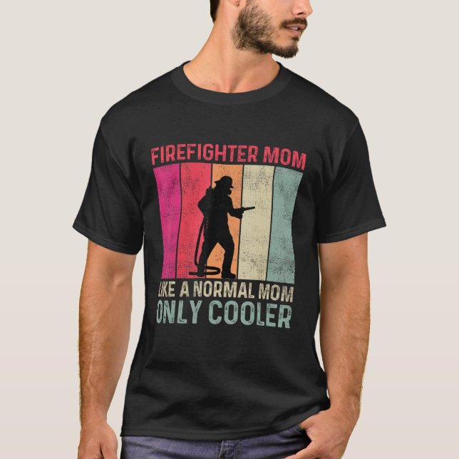 Firefighter Mom Like A Normal Mom Only Cooler Moth T Shirt (Framsida)