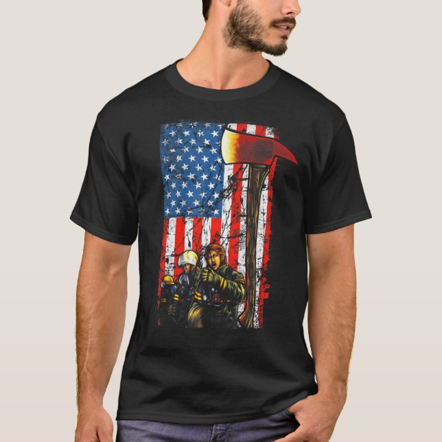 Firefighter red Ax Distress Fireman American Fl T Shirt (Framsida)