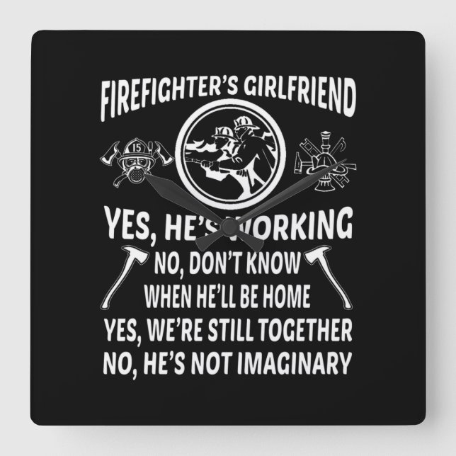 Firefighter'S Girl Friend Yes Hes Working Were Sti Fyrkantig Klocka (Framsida)