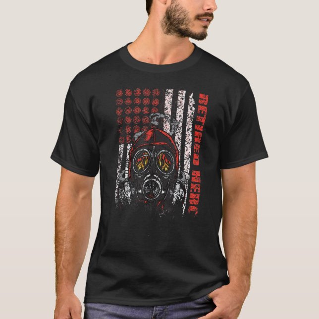 Fireman American Flagga Gasmask Firefighter Retröt T Shirt (Framsida)