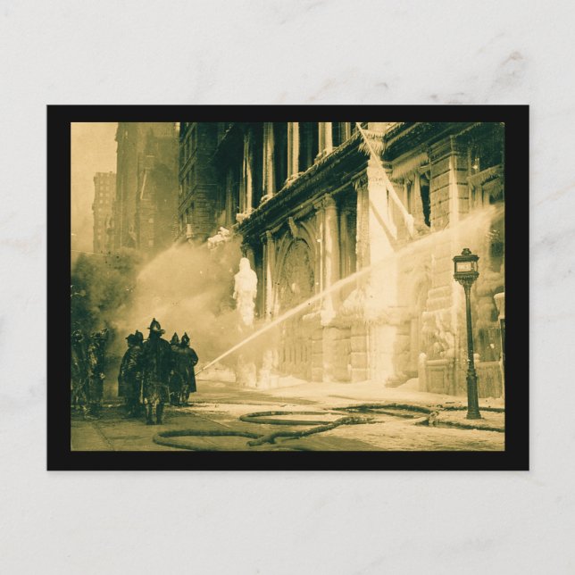 Firemen Spraying Byggnad Gräs Street New York Vykort (Framsida)