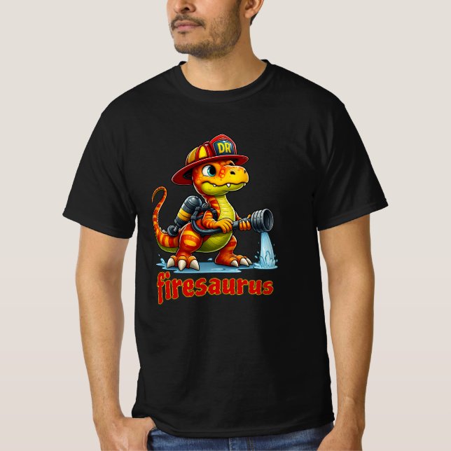 Firesaurus - Cute Dinosaur Firefighter Tecknad Ill T Shirt (Framsida)