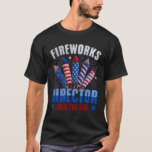 Fireworks Director Firecrackers 4th Of July Mens W T Shirt (Framsida)
