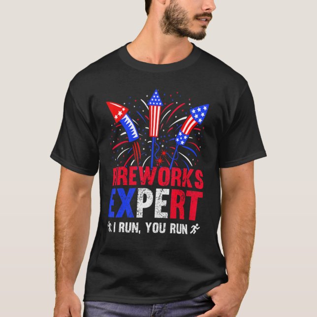 Fireworks Expert I Springa You Springa 4 juli T Shirt (Framsida)