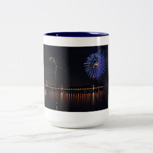 Fireworks med blixt Två-Tonad mugg