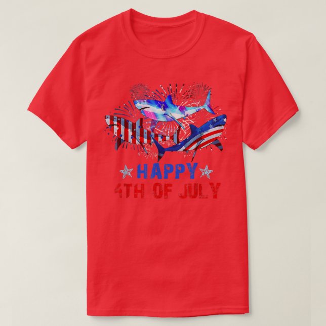 Fireworks Rött vitt blått tre hajar Lycklig 4 av T Shirt (Design framsida)