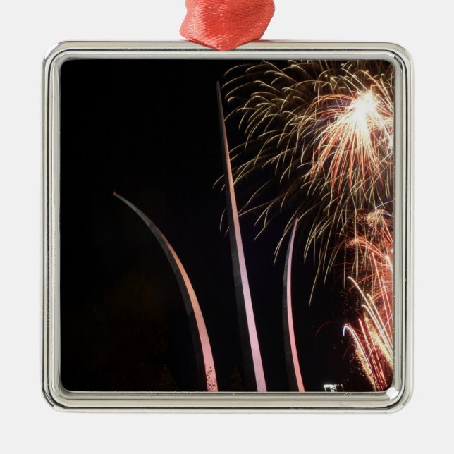 Fireworks tänder på Luft Force Memorial Julgransprydnad Metall (Framsidan)