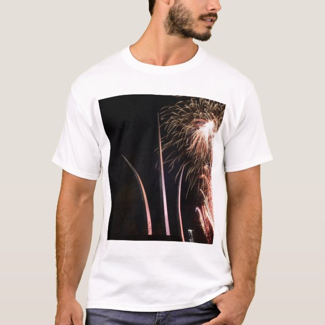 Fireworks tänder på Luft Force Memorial T Shirt (Framsida)