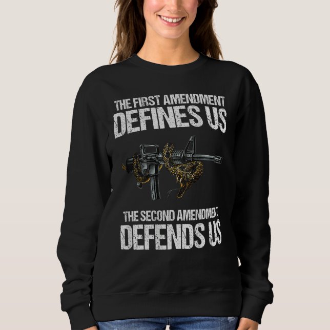 First Amendment Defines Us  The Second Amendment D T Shirt (Framsida)