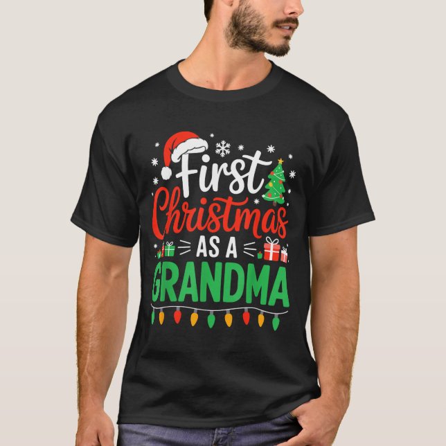 First Christmas As A Grandma Matching New Nana Gra T Shirt (Framsida)