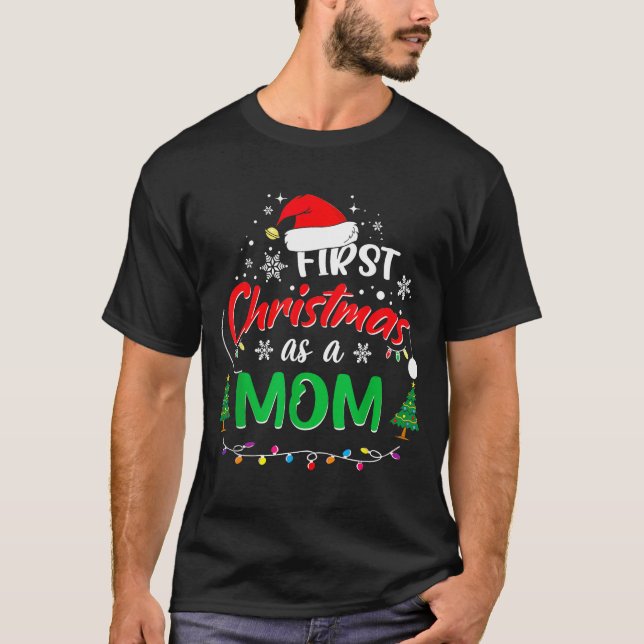 First Christmas As A Mom 1st Christmas Matching Fa T Shirt (Framsida)