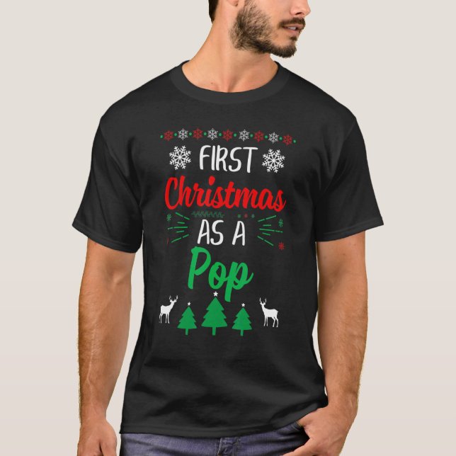 First Christmas As A Pop   Xmas First Time Dad T Shirt (Framsida)