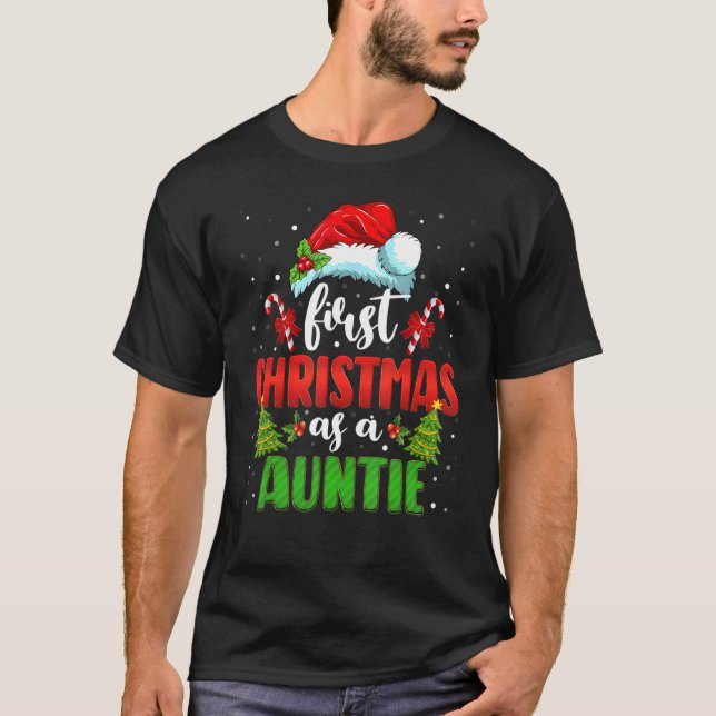 First Christmas As An Auntie Santa Gender Reveal C T Shirt (Framsida)
