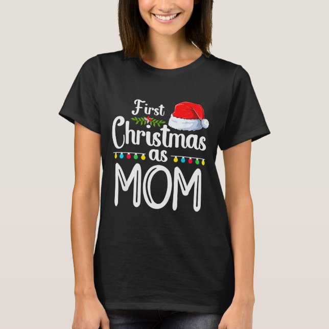 First Christmas As Mom New Mom 1st Christmas Xmas  T Shirt (Framsida)