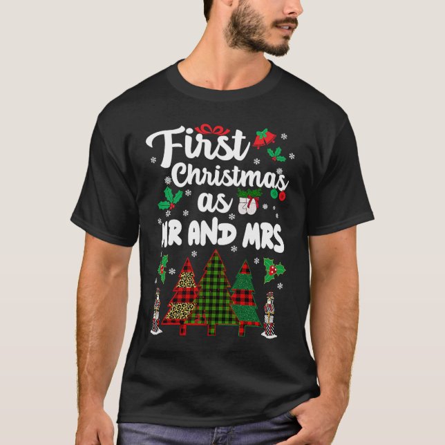 First Christmas As Mr And Mrs  Xmas Mr And Mrs 202 T Shirt (Framsida)