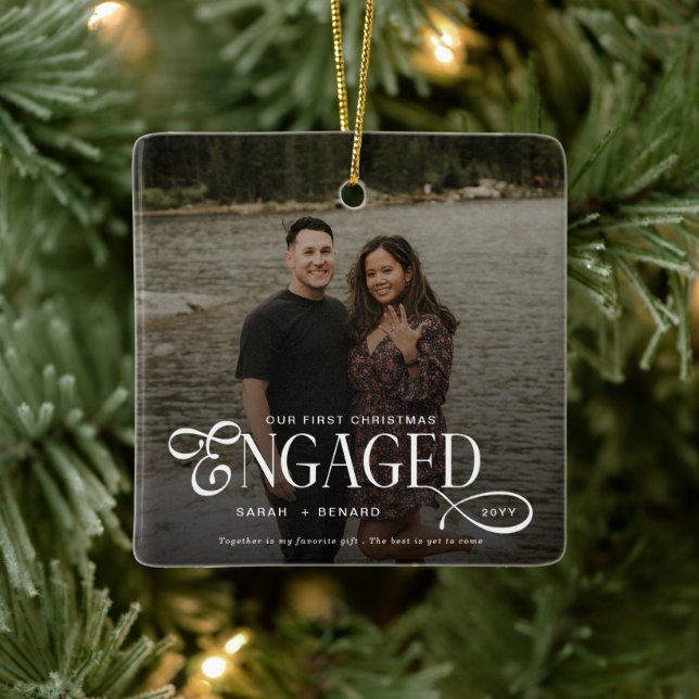 First Christmas Engaged  Chic Couples Photo Julgransprydnad Keramik (Träd)