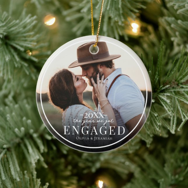 First Christmas Engaged Photo  Julgransprydnad Keramik (Träd)