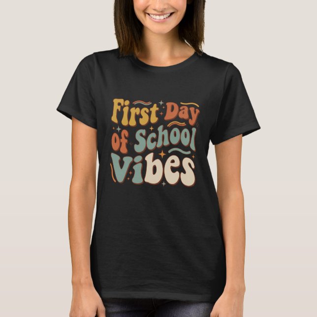 First Day of School Vibes Back to School Gift T Shirt (Framsida)