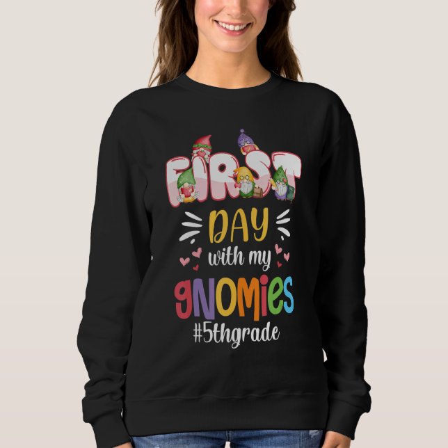First Day With My Gnomies 5th Grade Back To School T Shirt (Framsida)