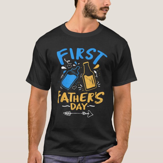First Father s Day  Beer Baby Bottle Daddy 2023 Vi T Shirt (Framsida)