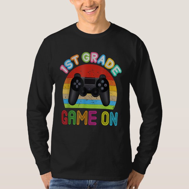 First Grade Back To School Video Gamer Game On 1st T Shirt (Framsida)