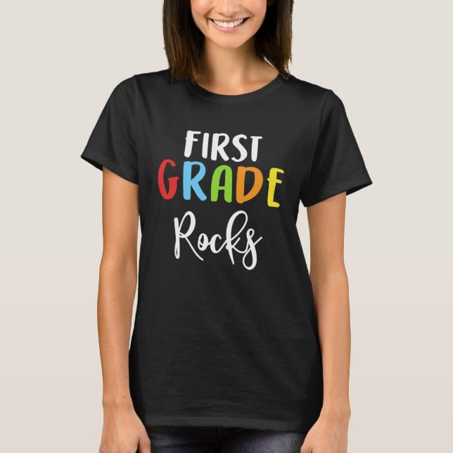 First Grade Rocks Teacher Student Back To School K T Shirt (Framsida)