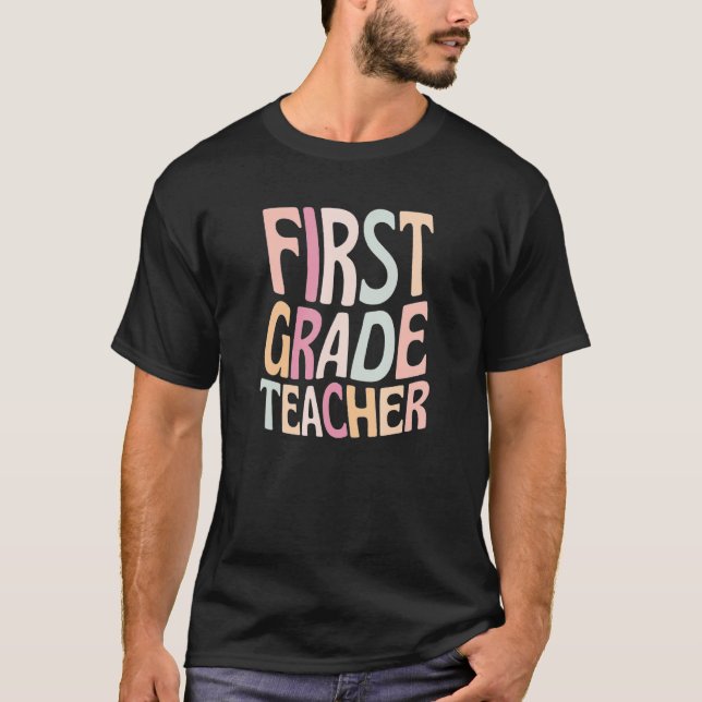 First Grade Teacher Retro Teacher 1st Grade Studen T Shirt (Framsida)