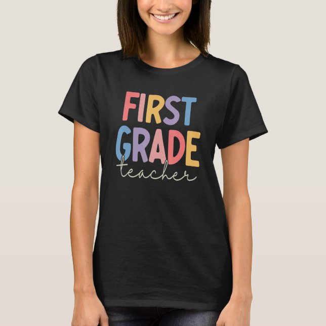 First Grade Teacher Student 1st Grade Team Back To T Shirt (Framsida)
