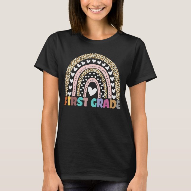 First Klass Rainbow leopard Children Teacher Team T Shirt (Framsida)