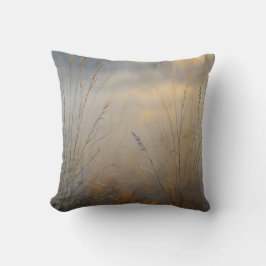 First Light Kin Becoming Throw Pillow Kudde