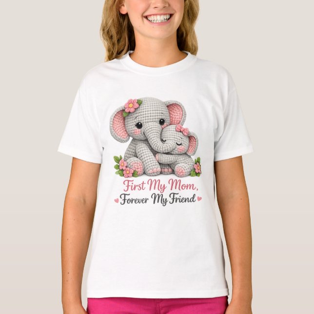 First My Mom Elephant design _ Mothers Day Gift T Shirt (Framsida)