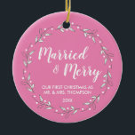 "First Noel Tillsammans: "Married and Merry Person Julgransprydnad Keramik<br><div class="desc">Fira din första jul som ett gift par med vårt prydnadsföremål "First Noel Together", en sofistikerad och elegant keepé. Den här prydnaden innehåller den hjärtslitande frasen "gift och ära" på framsidan, som perfekt fångar glädjen och kärlek på din nya resa tillsammans. Mot en bakgrund av en rosa av eleganten är...</div>