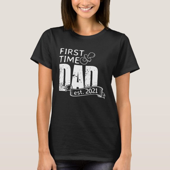 First Time Dad 2021 Become Father Surprise Pregnan T Shirt (Framsida)