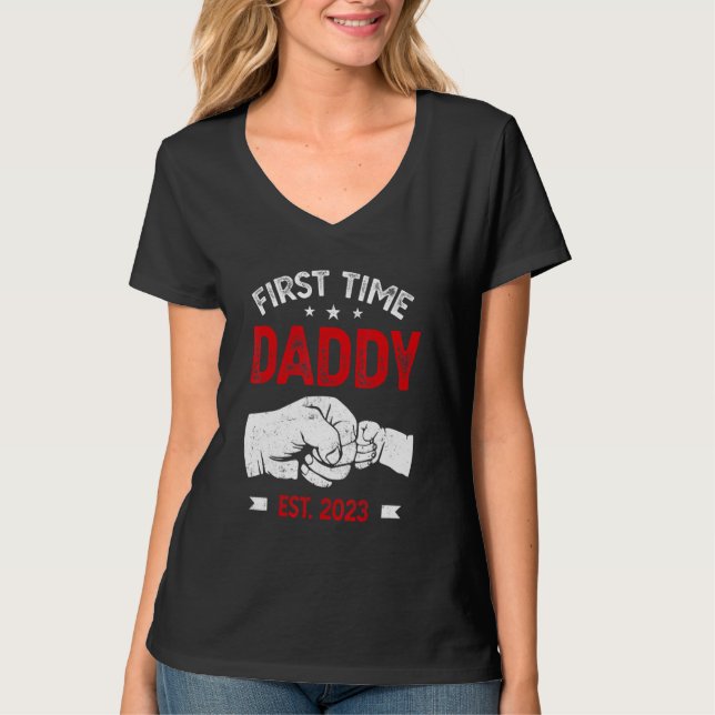 First Time Dad 2023 Father s Day Promoted Daddy Me T Shirt (Framsida)